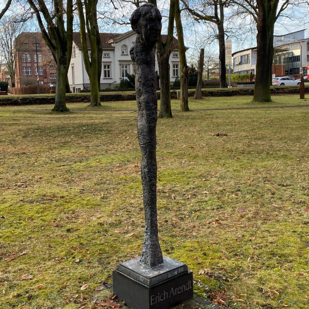 Erich Arendt, von Wieland Förster, hinterm Rathaus Karl-Liebknecht-Straße, Foto Uta Bartsch (3)