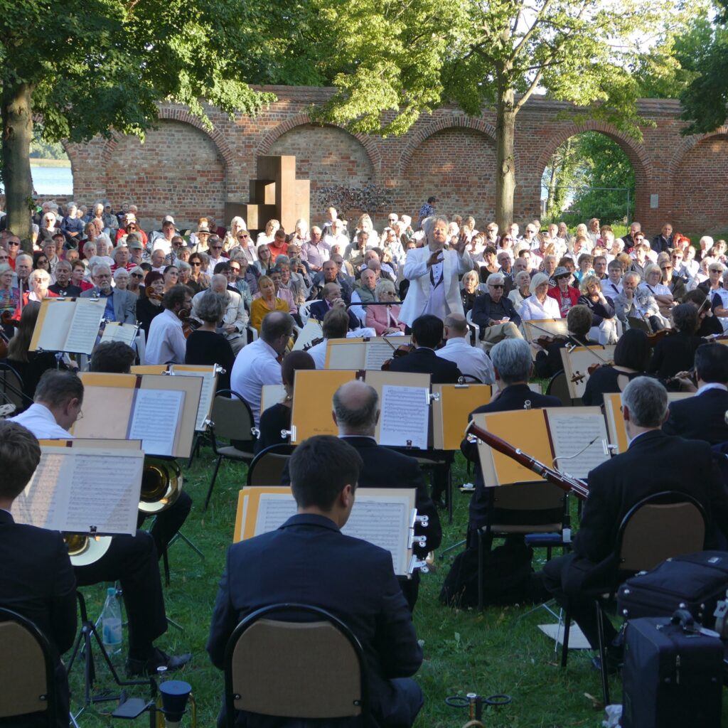 Ouvertüren & Walzer am Ruppiner See